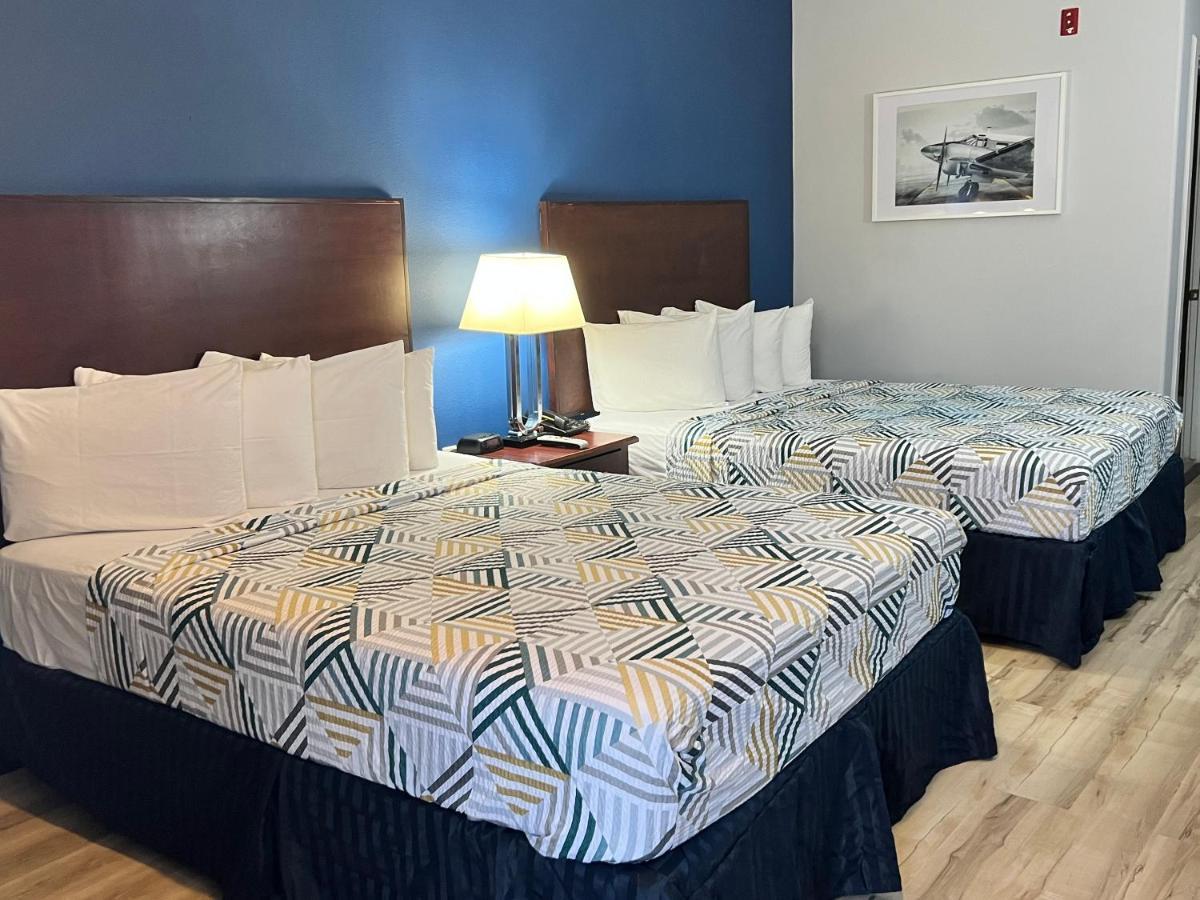Baymont By Wyndham Ridgecrest Motel Екстериор снимка