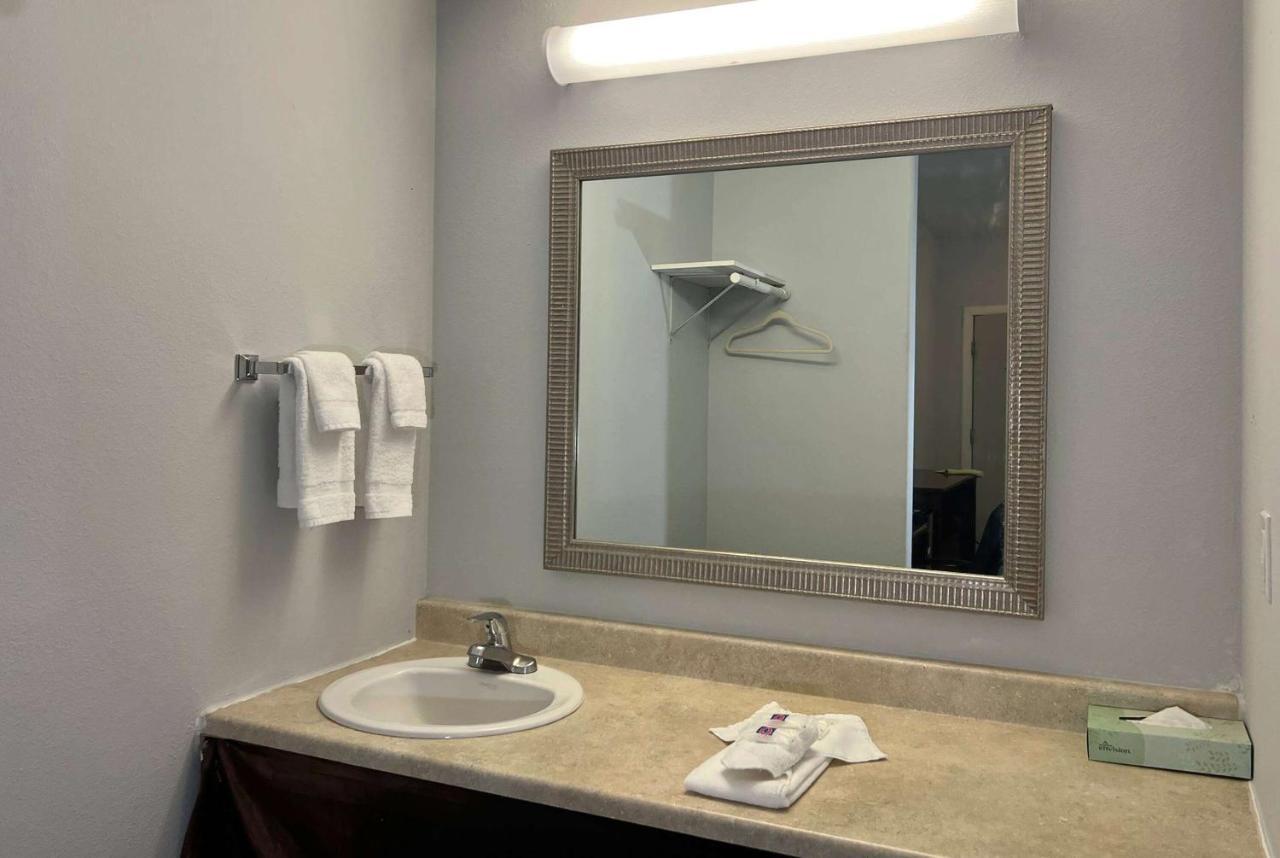 Baymont By Wyndham Ridgecrest Motel Екстериор снимка