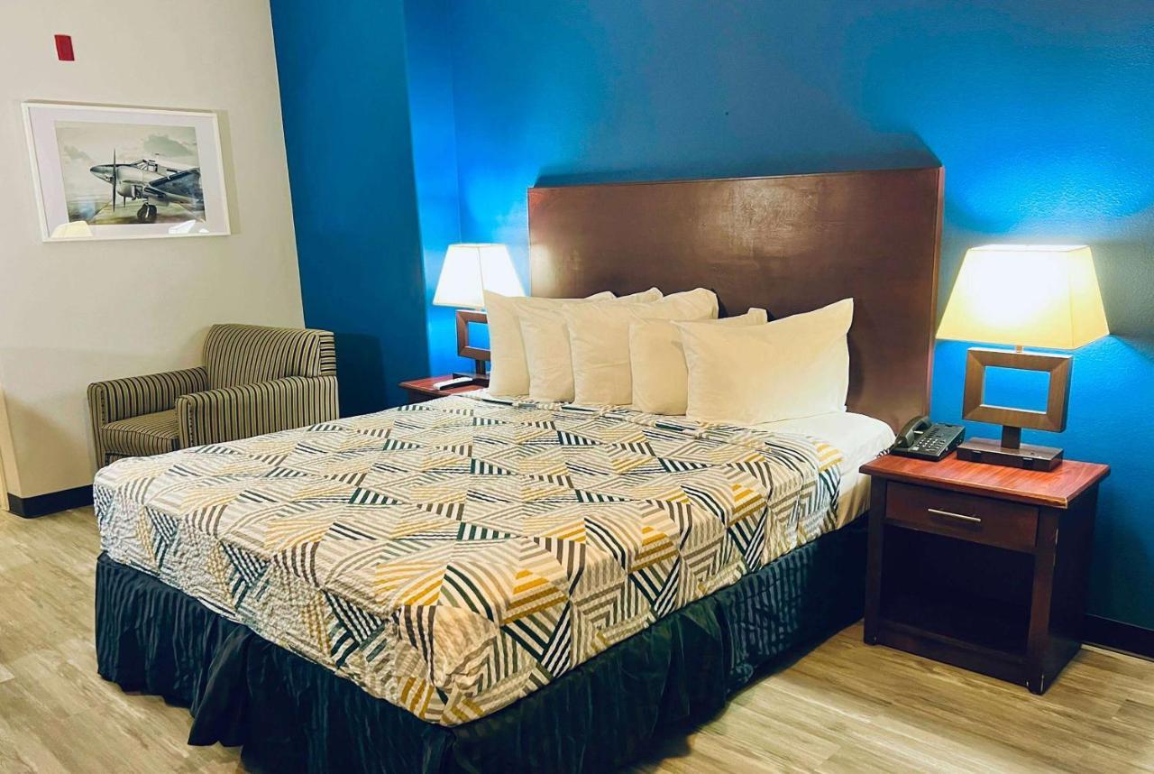 Baymont By Wyndham Ridgecrest Motel Екстериор снимка