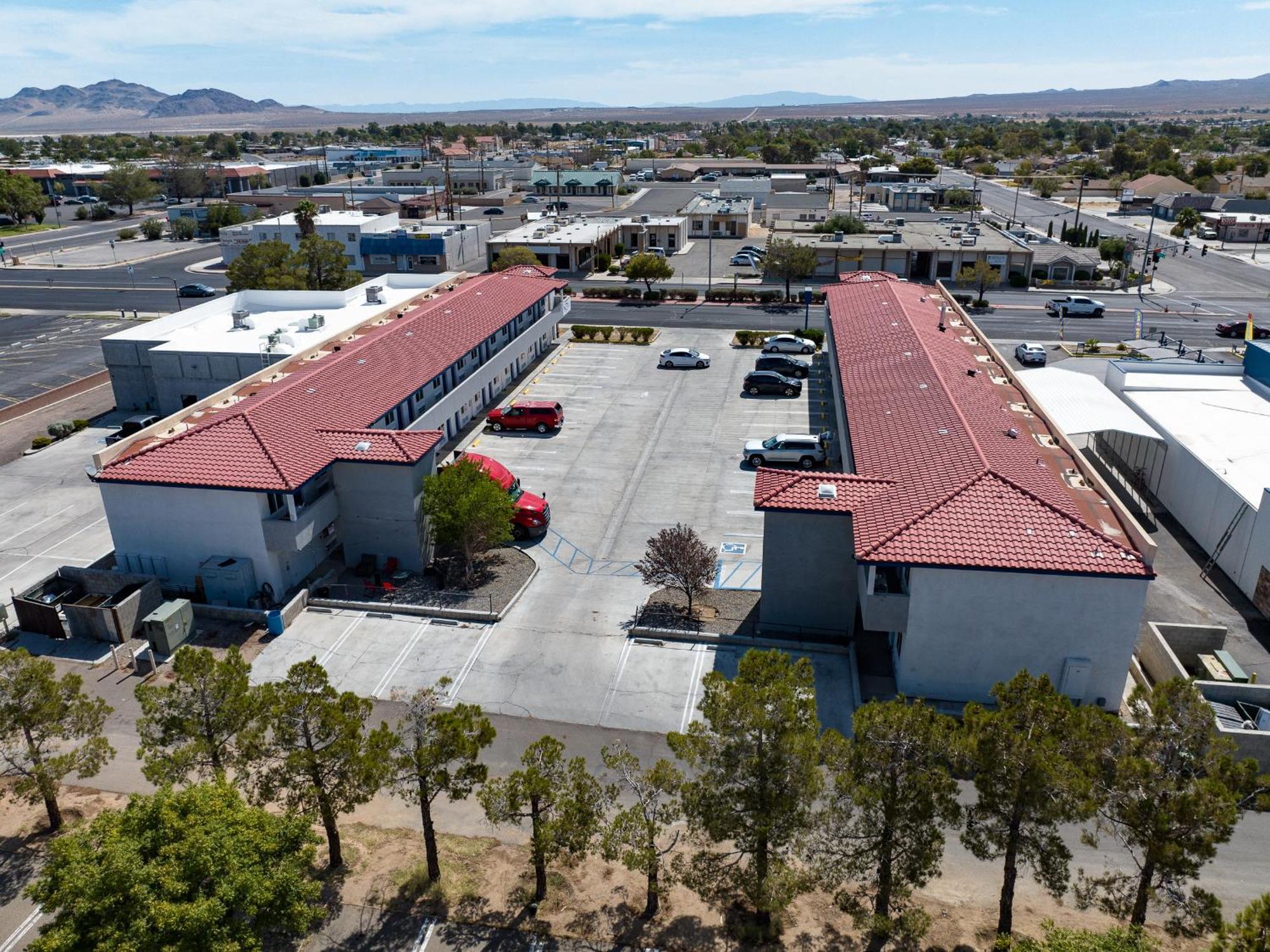 Baymont By Wyndham Ridgecrest Motel Екстериор снимка