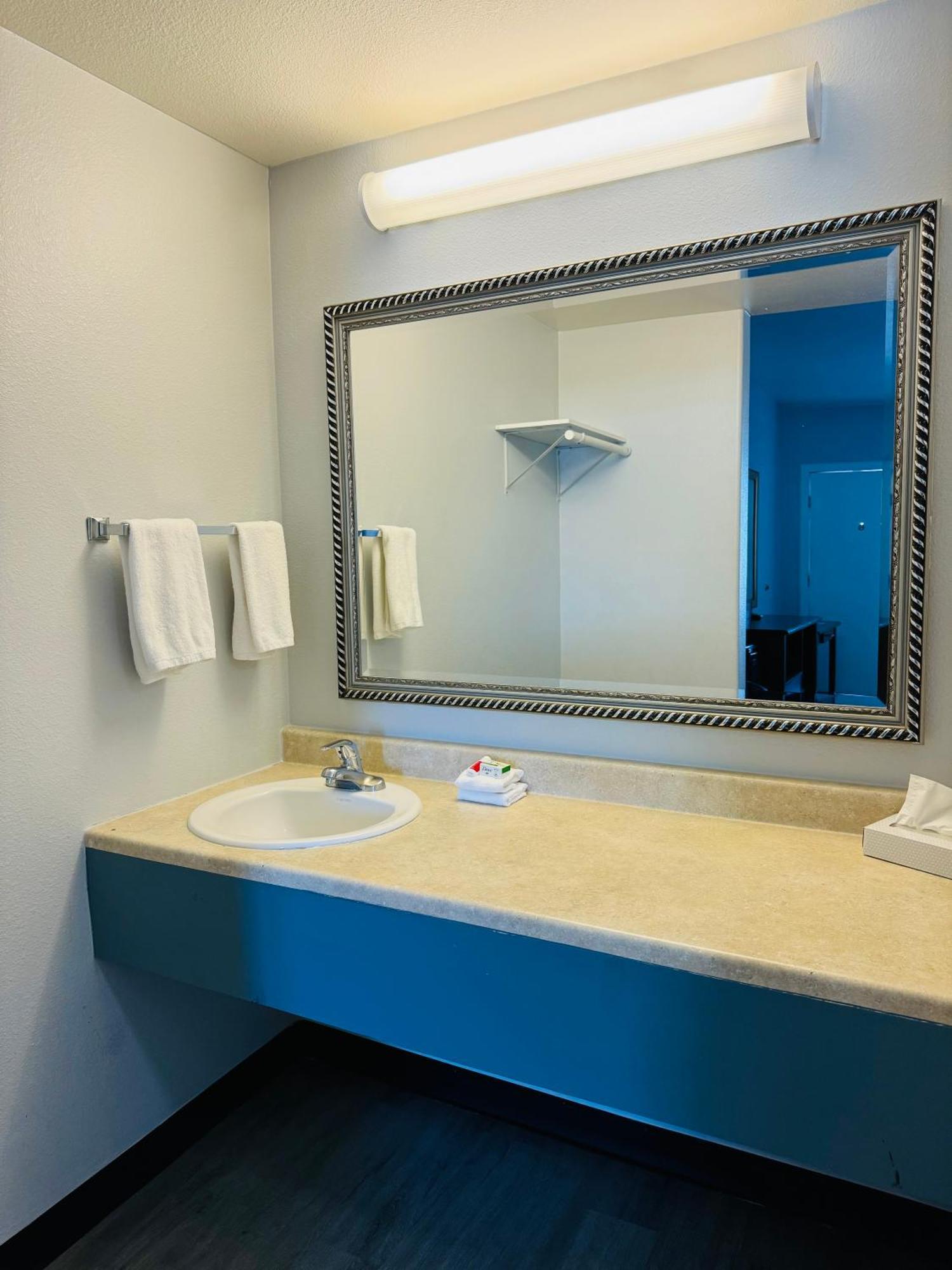 Baymont By Wyndham Ridgecrest Motel Екстериор снимка