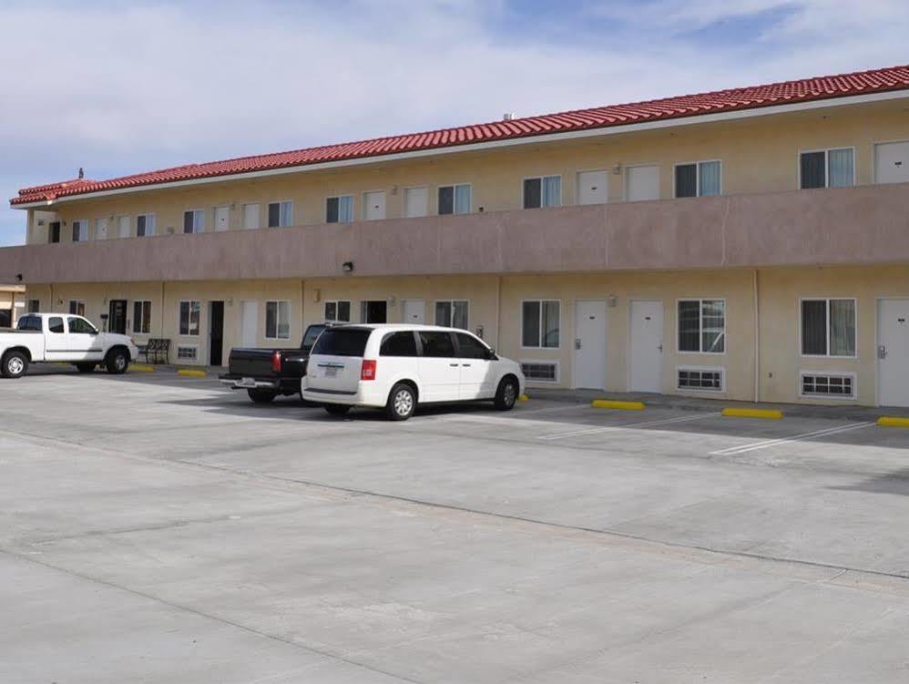 Baymont By Wyndham Ridgecrest Motel Екстериор снимка